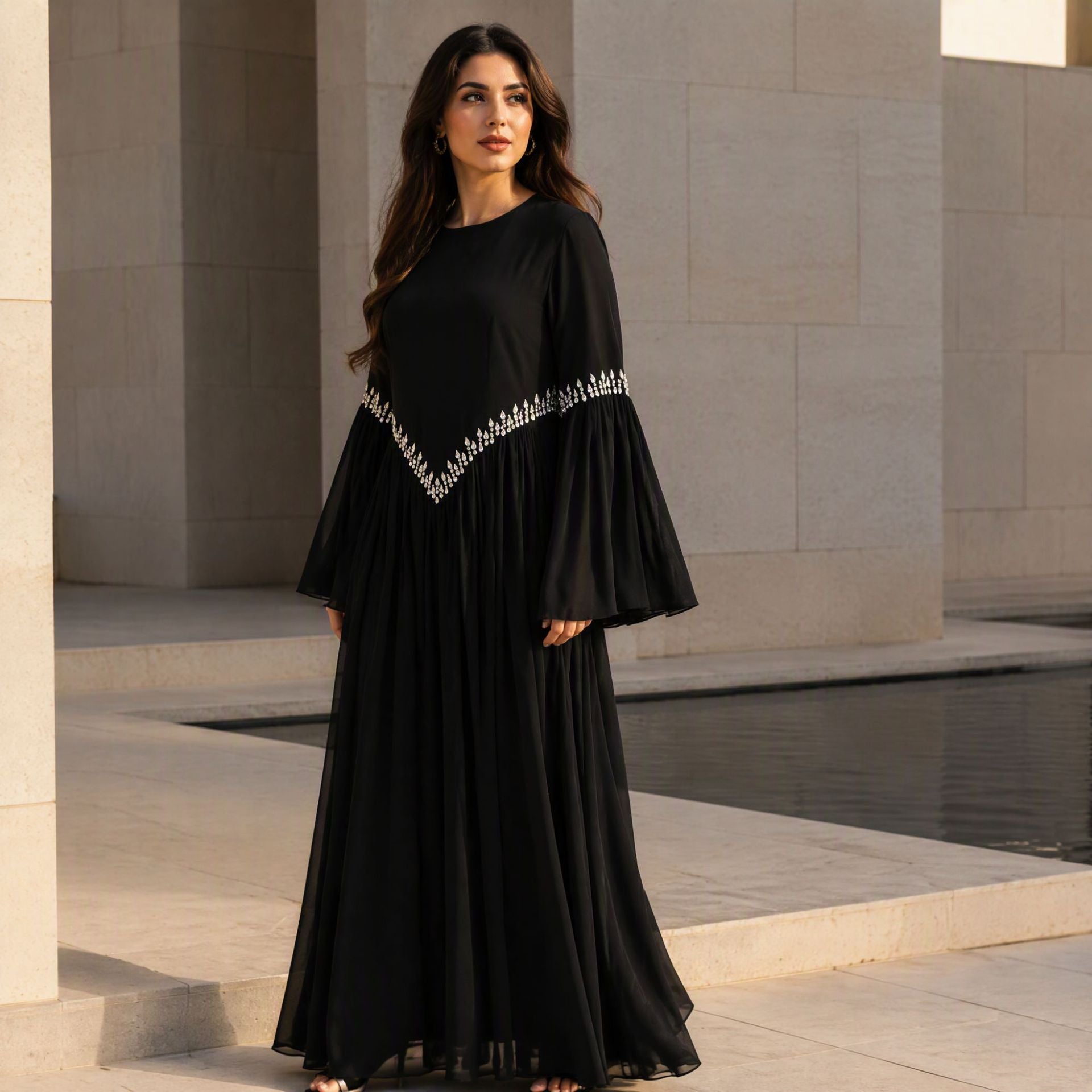 Robe Maxi Taille et Poignets Ornés de Strass avec Manches Évasées (MS513)