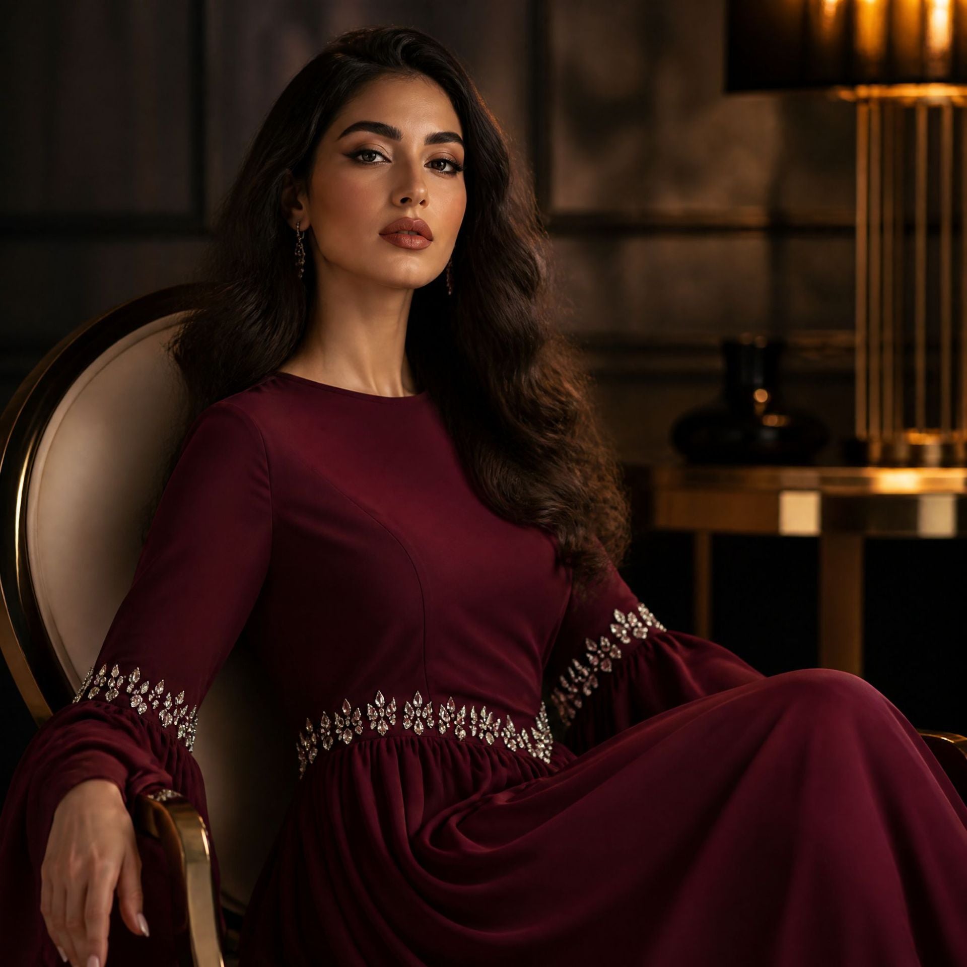 Robe Maxi Taille et Poignets Ornés de Strass avec Manches Évasées (MS513)