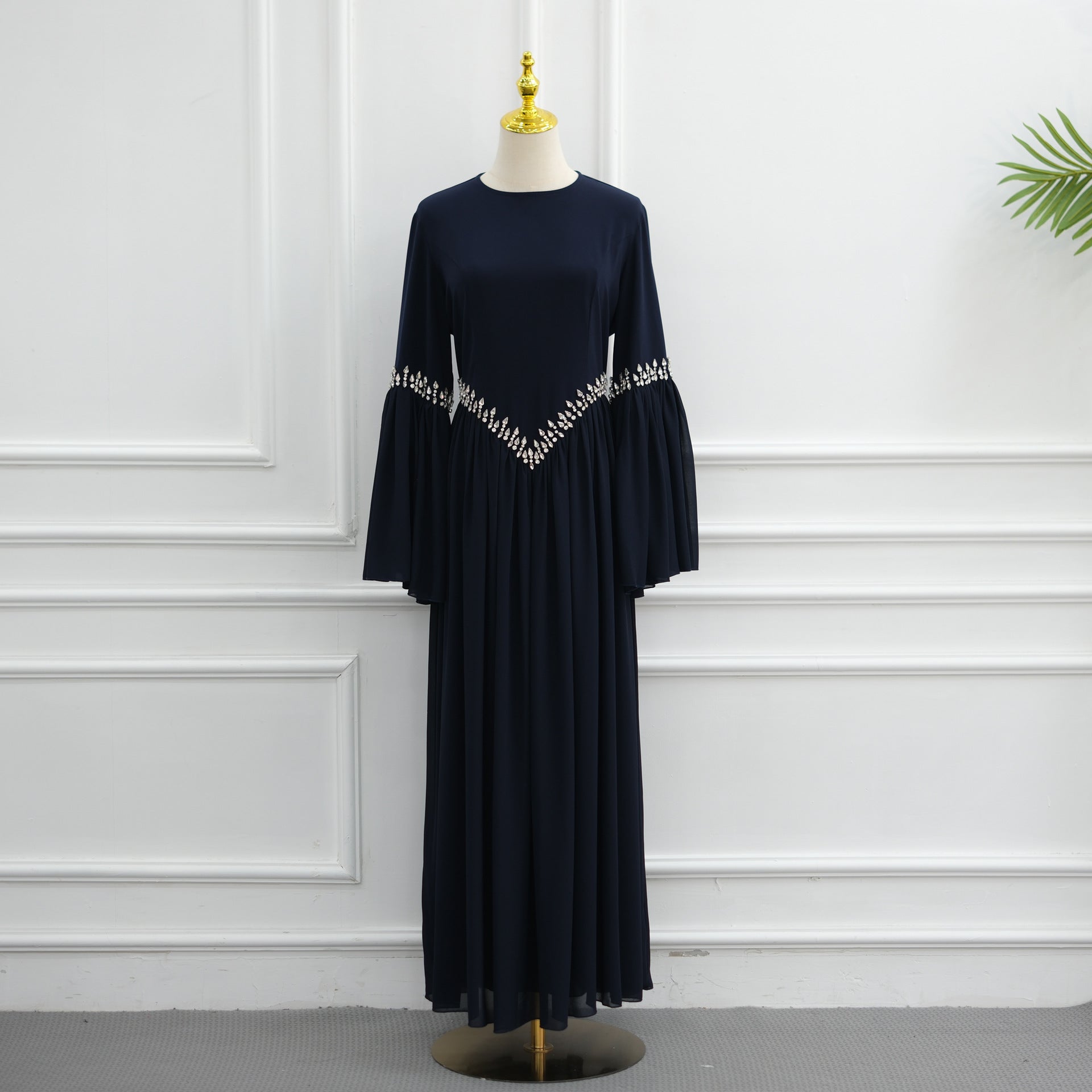 Robe Maxi Taille et Poignets Ornés de Strass avec Manches Évasées (MS513)