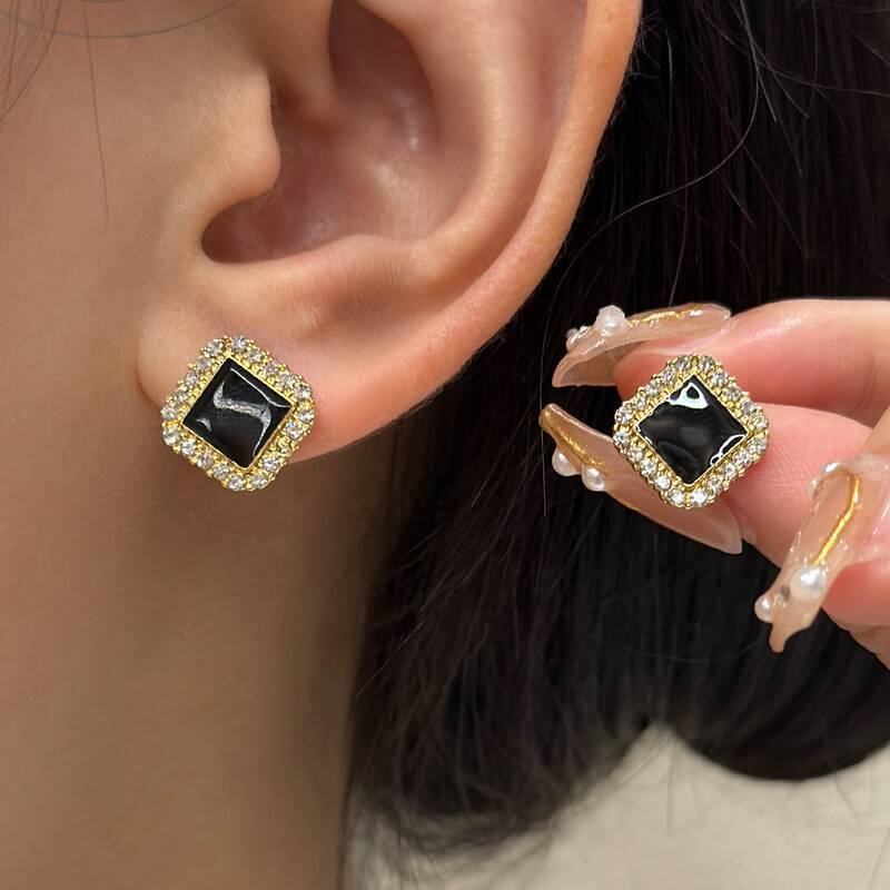 Geometric Frame Pearl Stud Earrings（MAC476）