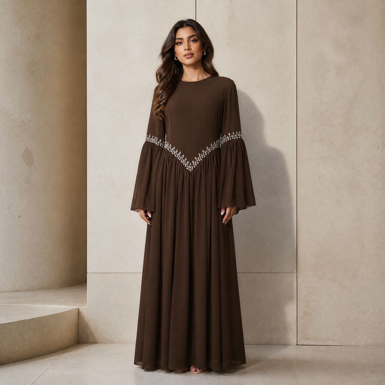 Robe Maxi Taille et Poignets Ornés de Strass avec Manches Évasées (MS513)