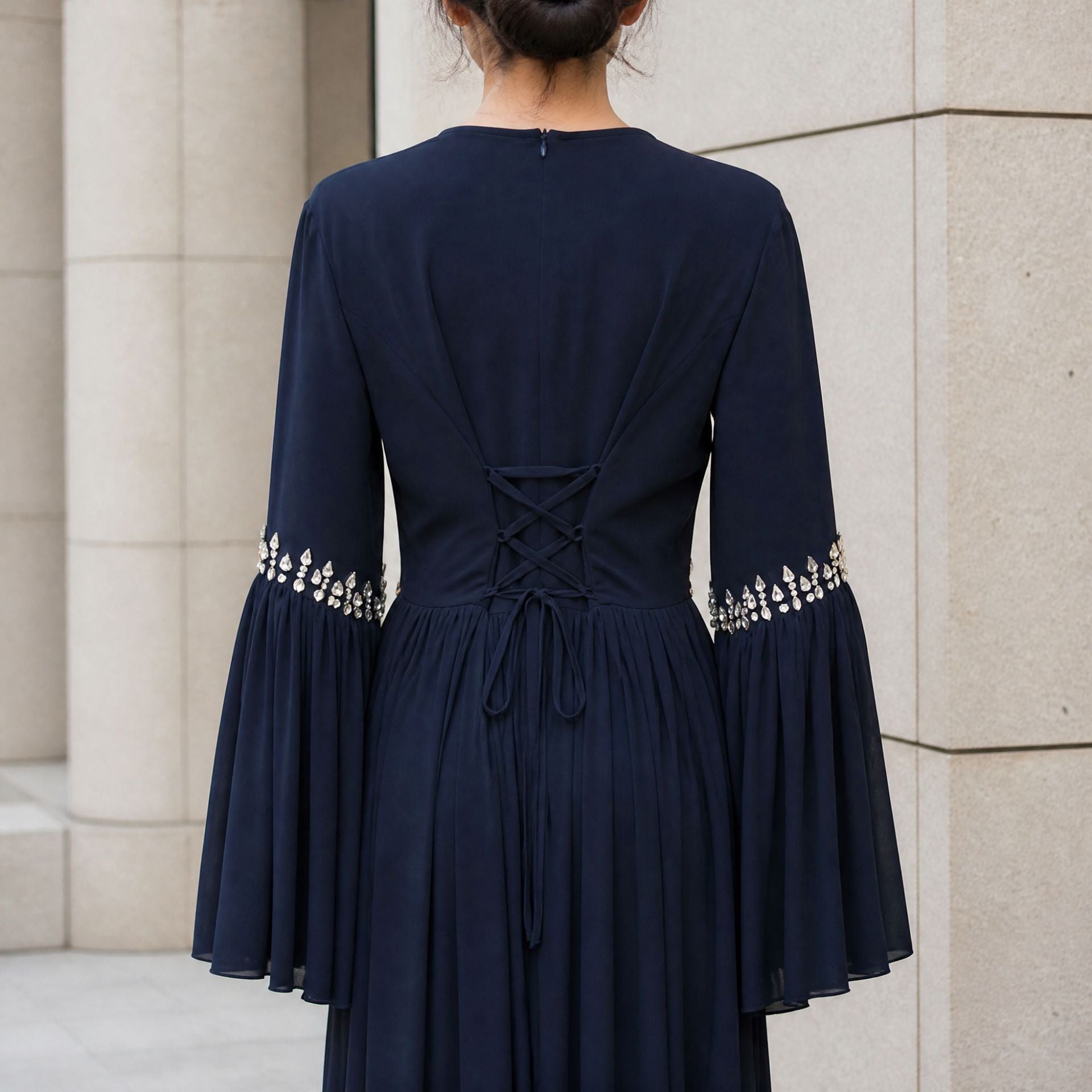Robe Maxi Taille et Poignets Ornés de Strass avec Manches Évasées (MS513)