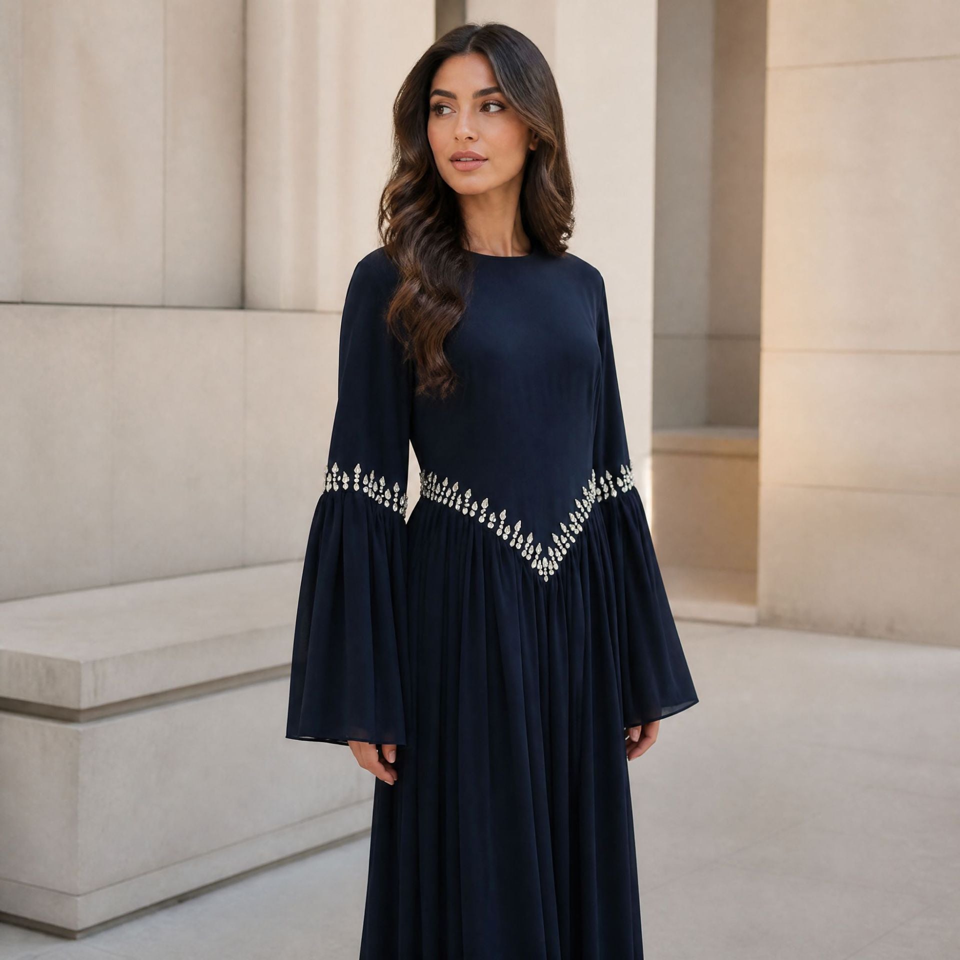 Robe Maxi Taille et Poignets Ornés de Strass avec Manches Évasées (MS513)