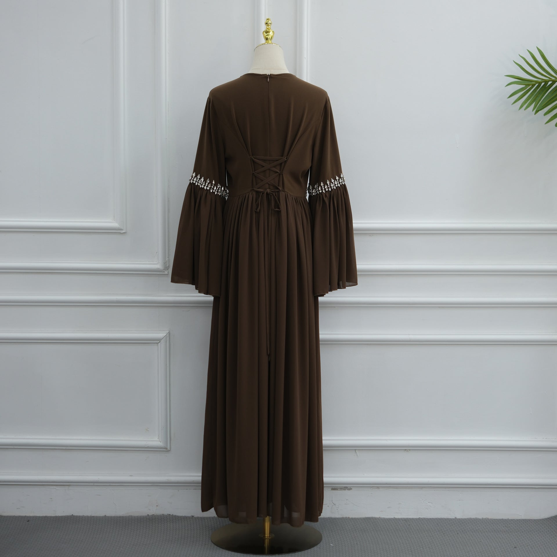Robe Maxi Taille et Poignets Ornés de Strass avec Manches Évasées (MS513)