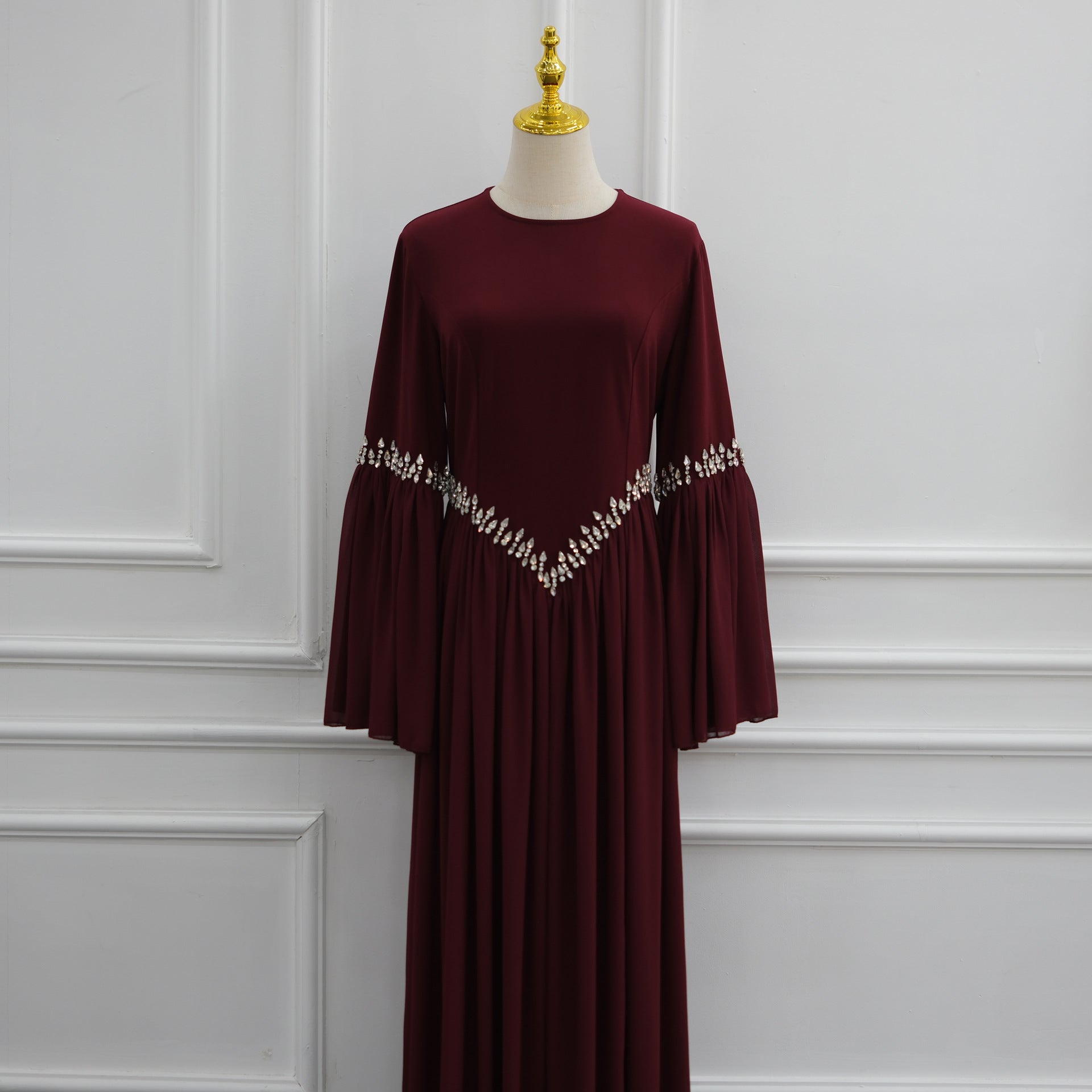 Robe Maxi Taille et Poignets Ornés de Strass avec Manches Évasées (MS513)