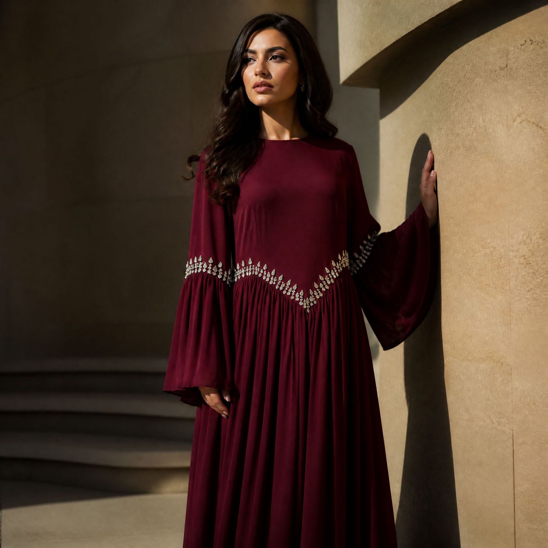 Robe Maxi Taille et Poignets Ornés de Strass avec Manches Évasées (MS513)