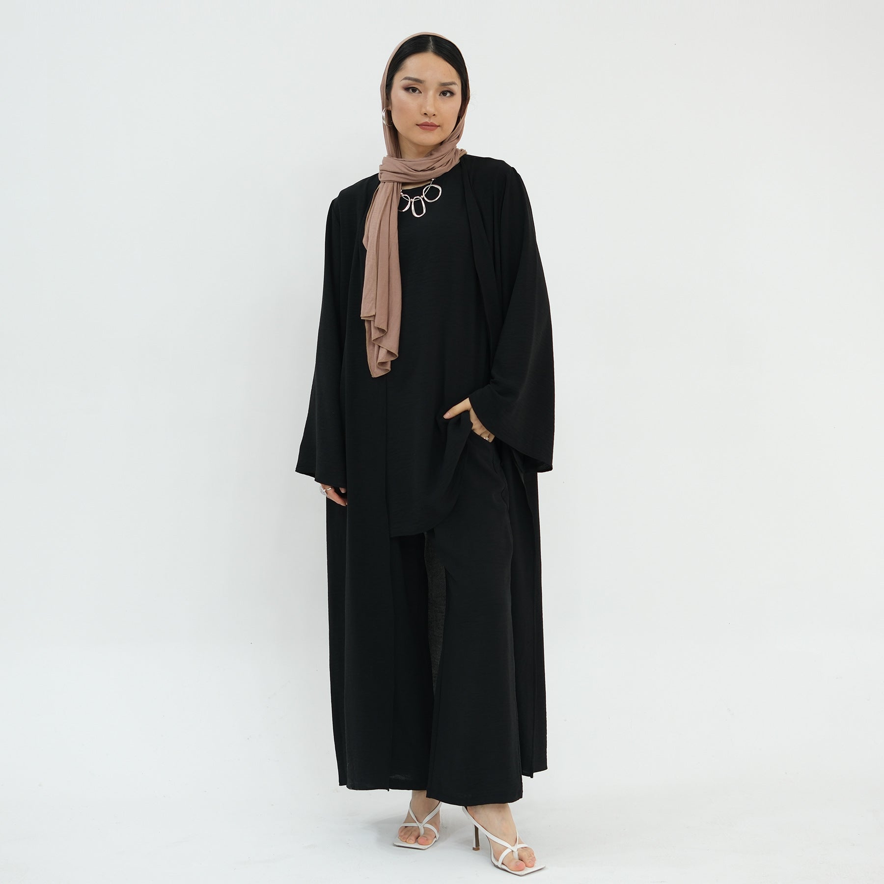 MOA076 Sleeveless Top and Pants 3-Piece Set Abaya