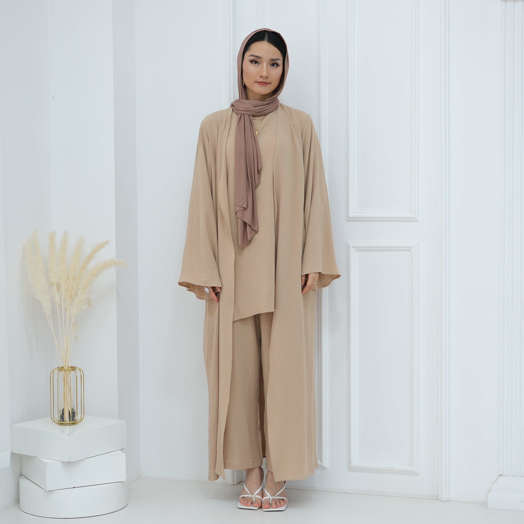 MOA076 Sleeveless Top and Pants 3-Piece Set Abaya