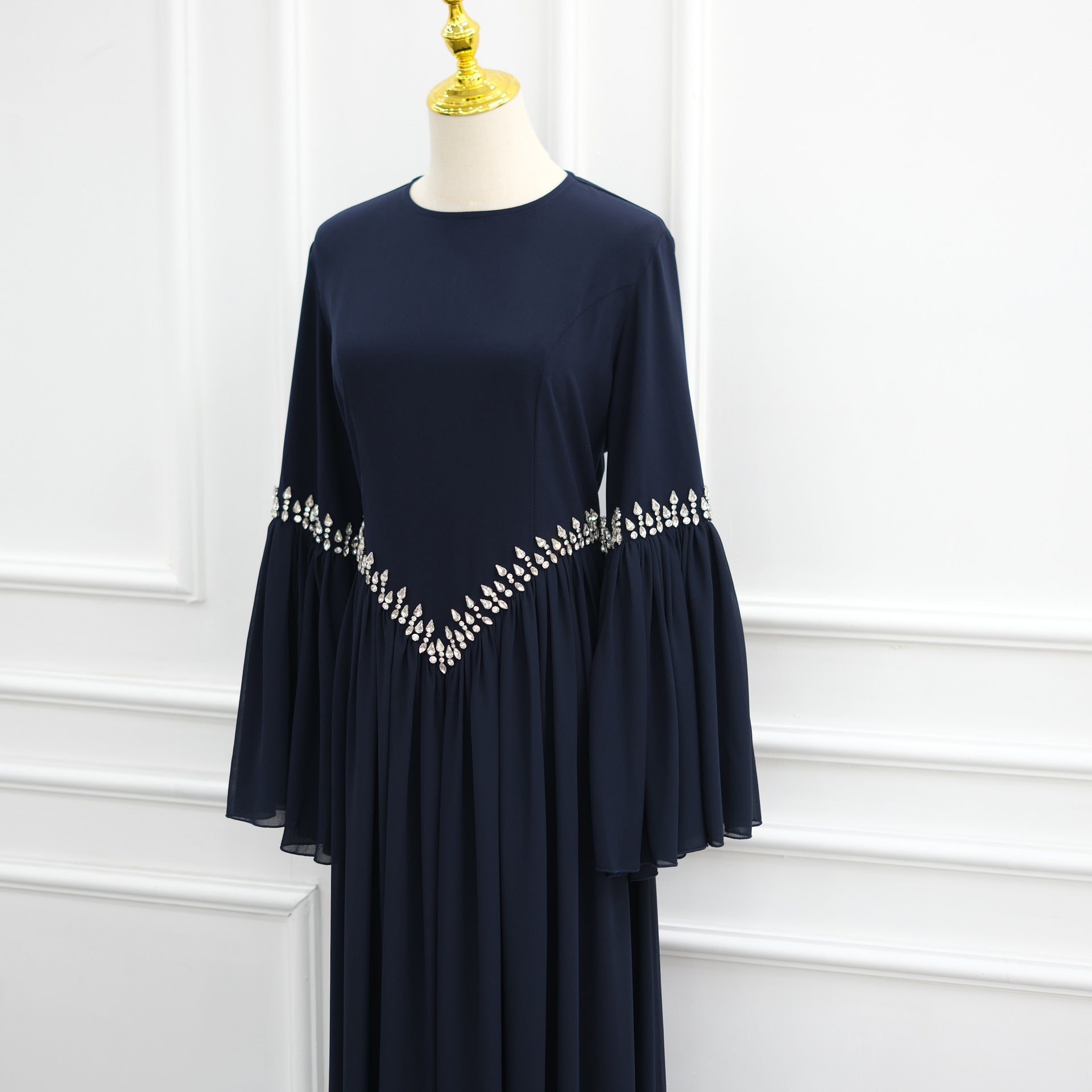 Robe Maxi Taille et Poignets Ornés de Strass avec Manches Évasées (MS513)