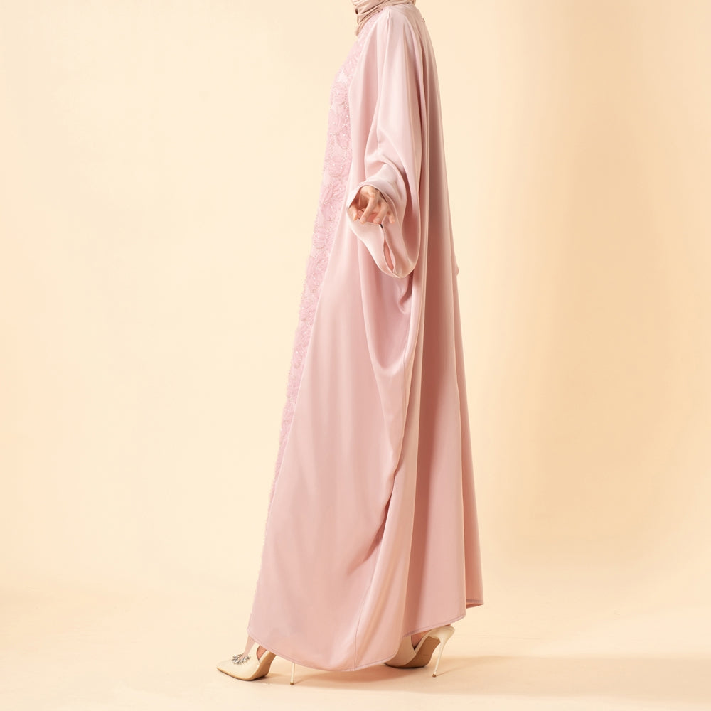 Luxus-Abaya mit 3D-Bandstickerei und Fledermausärmeln mit verstellbarem Taillengürtel (MA431)