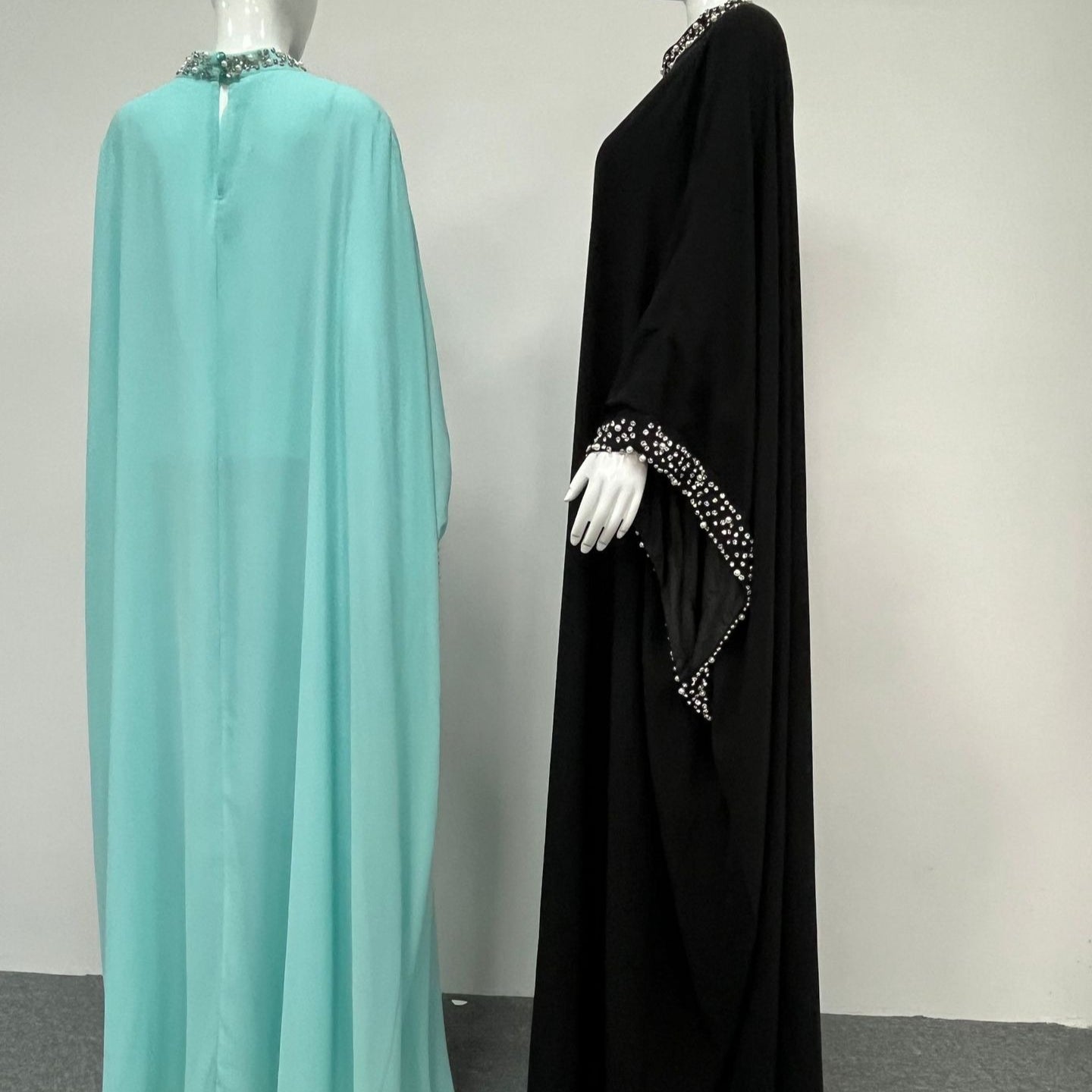 Robe Abaya Maxi à Col Montant et Manches Batwing Ornée de Perles et Cristaux (MA468)
