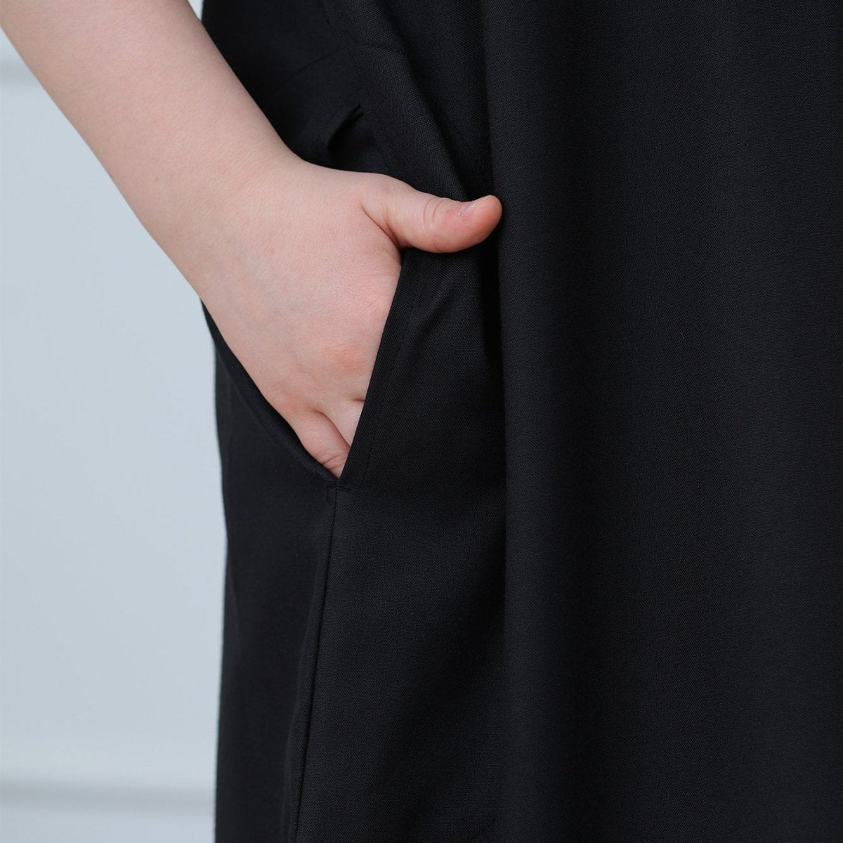 Boys Black Short Sleeve Embroidered Thobe with Pockets(MKB019) - Mariam's Collection