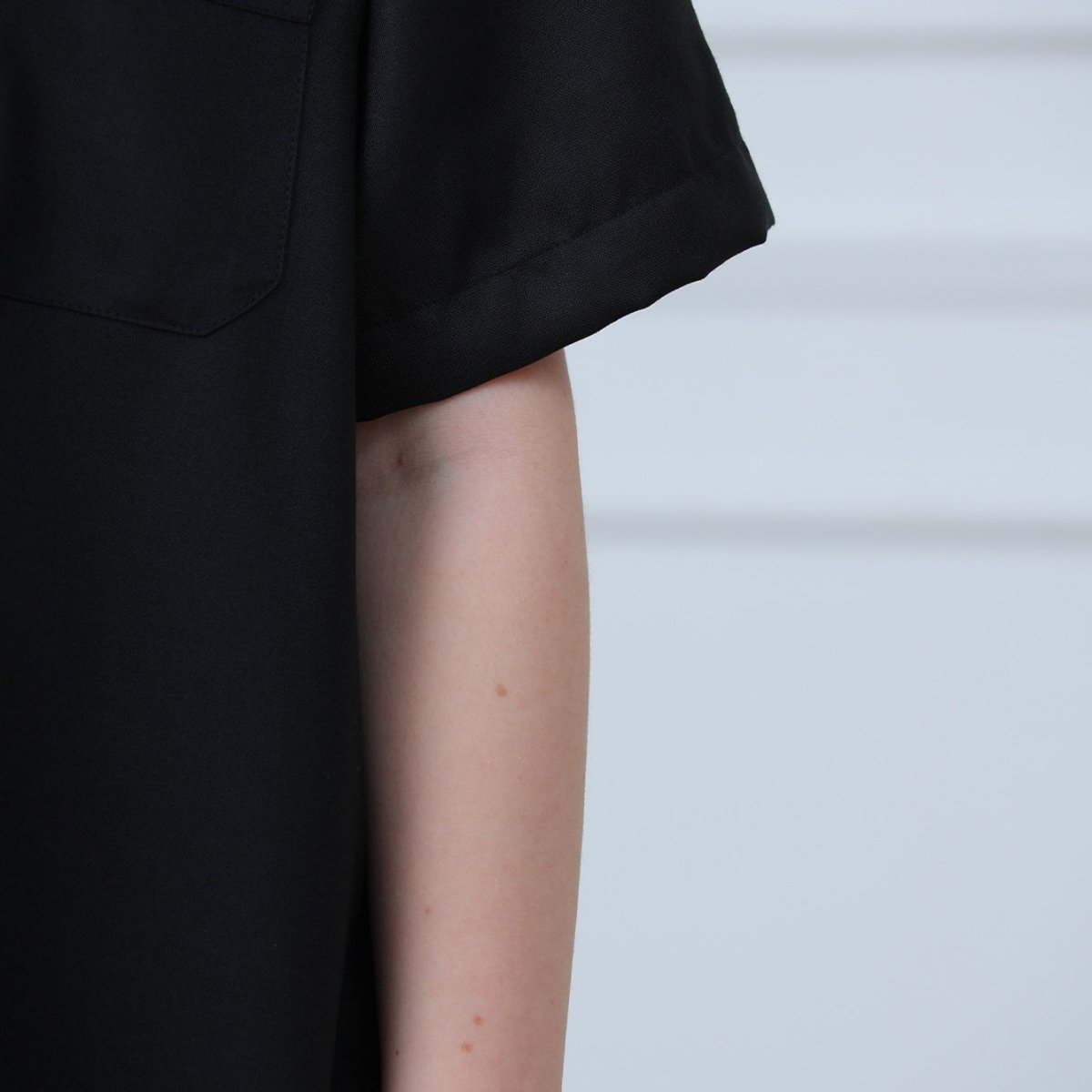 Boys Black Short Sleeve Embroidered Thobe with Pockets(MKB019) - Mariam's Collection