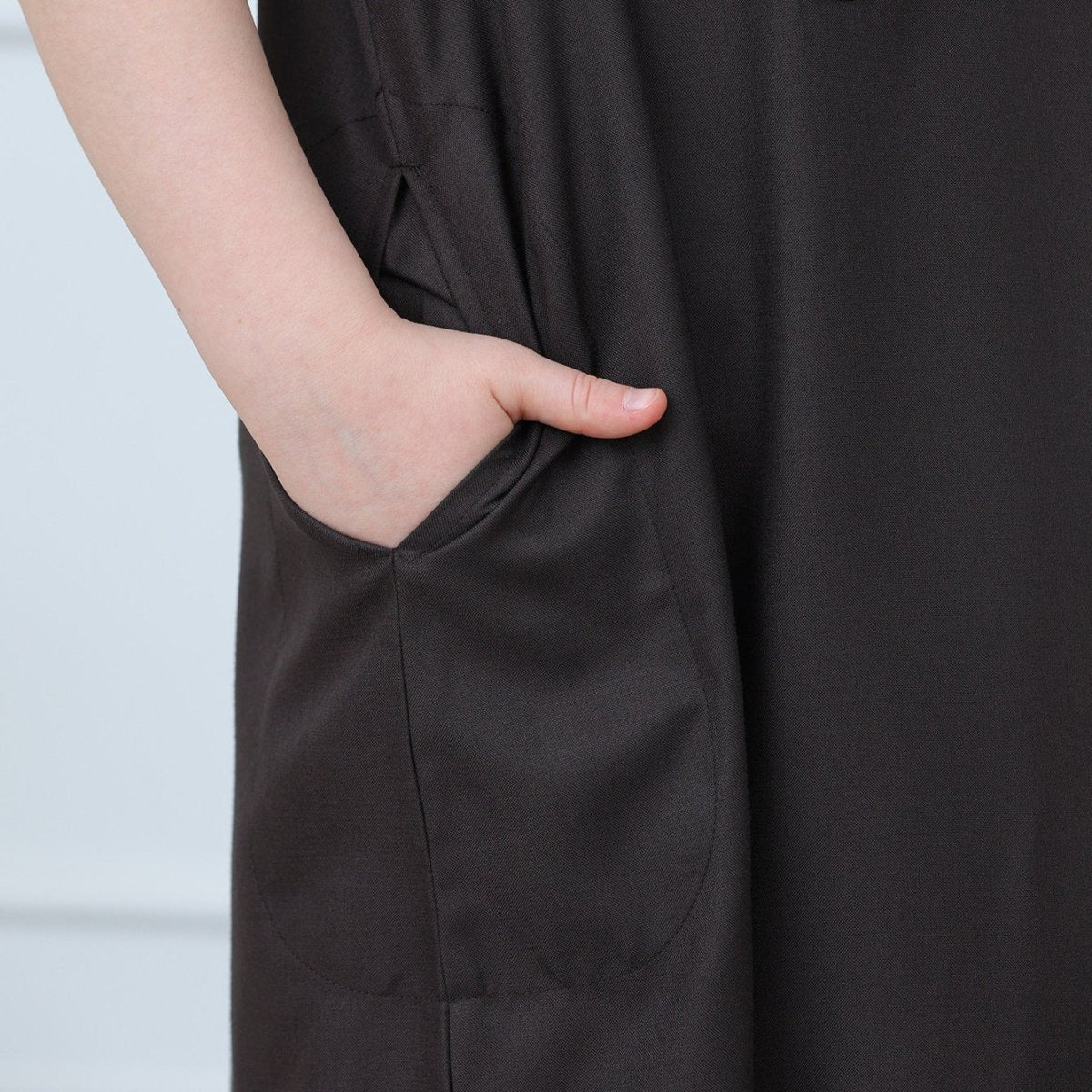 Boys' Embroidered Thobe with Zipper & Pockets(MKB028) - Mariam's Collection