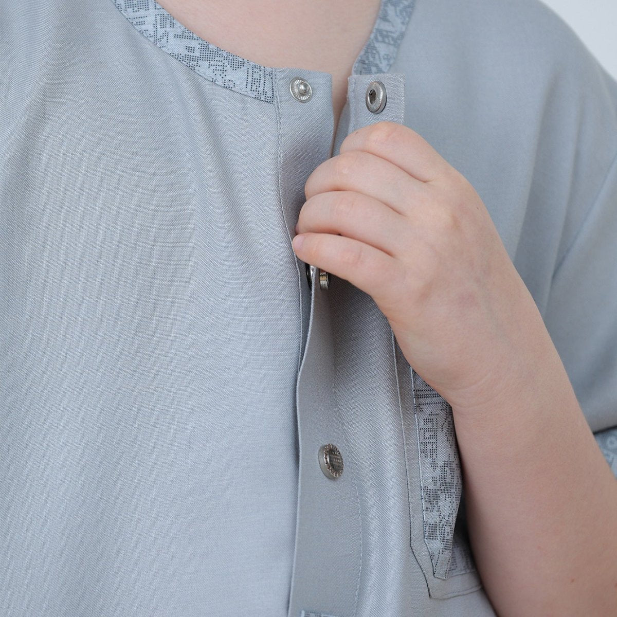 Boys Light Grey Short Sleeve Embroidered Thobe(MKB020) - Mariam's Collection