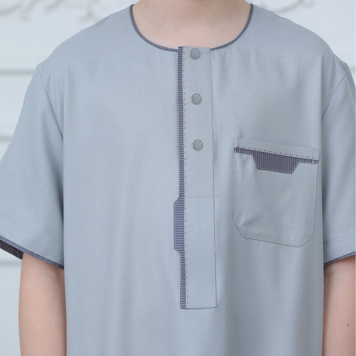 Boys' Thobe with Contrast Stitching & Pockets(MKB033) - Mariam's Collection
