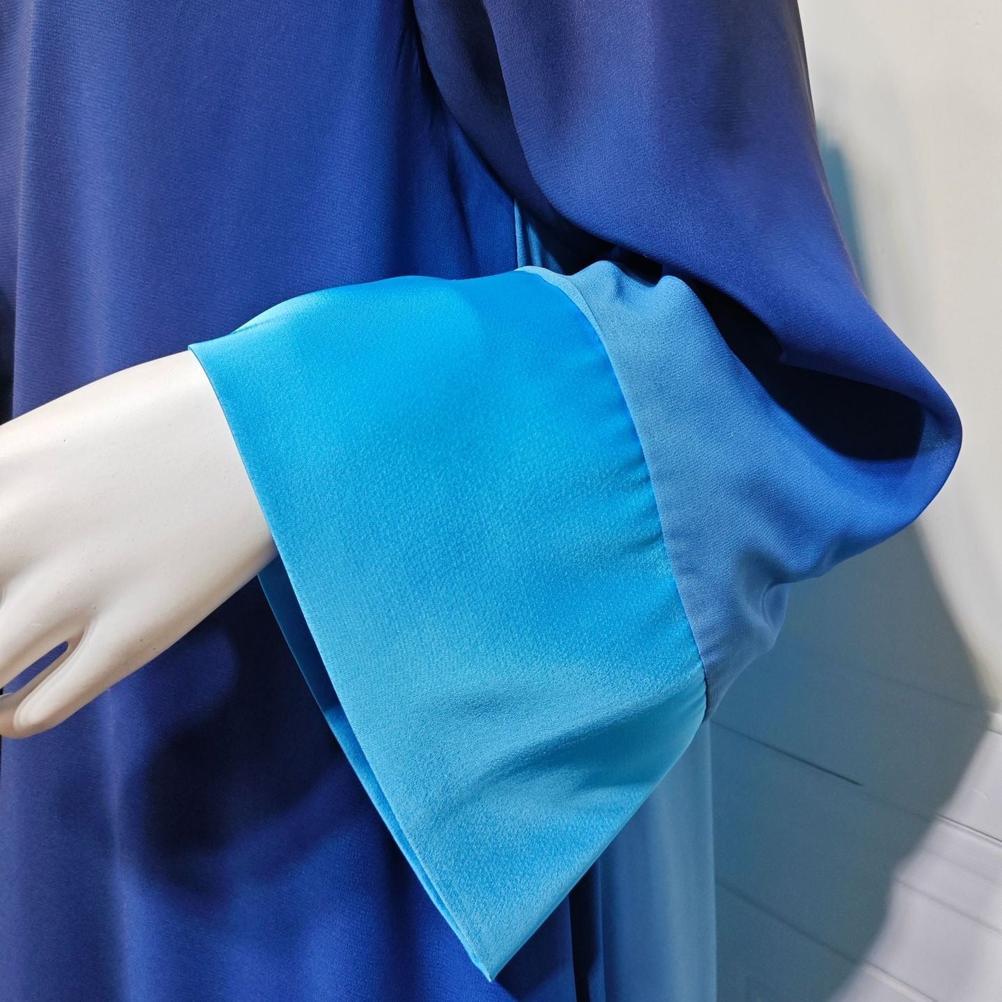 Two-Tone Colour-Block Open Abaya with Matching Hijab(MOA347)