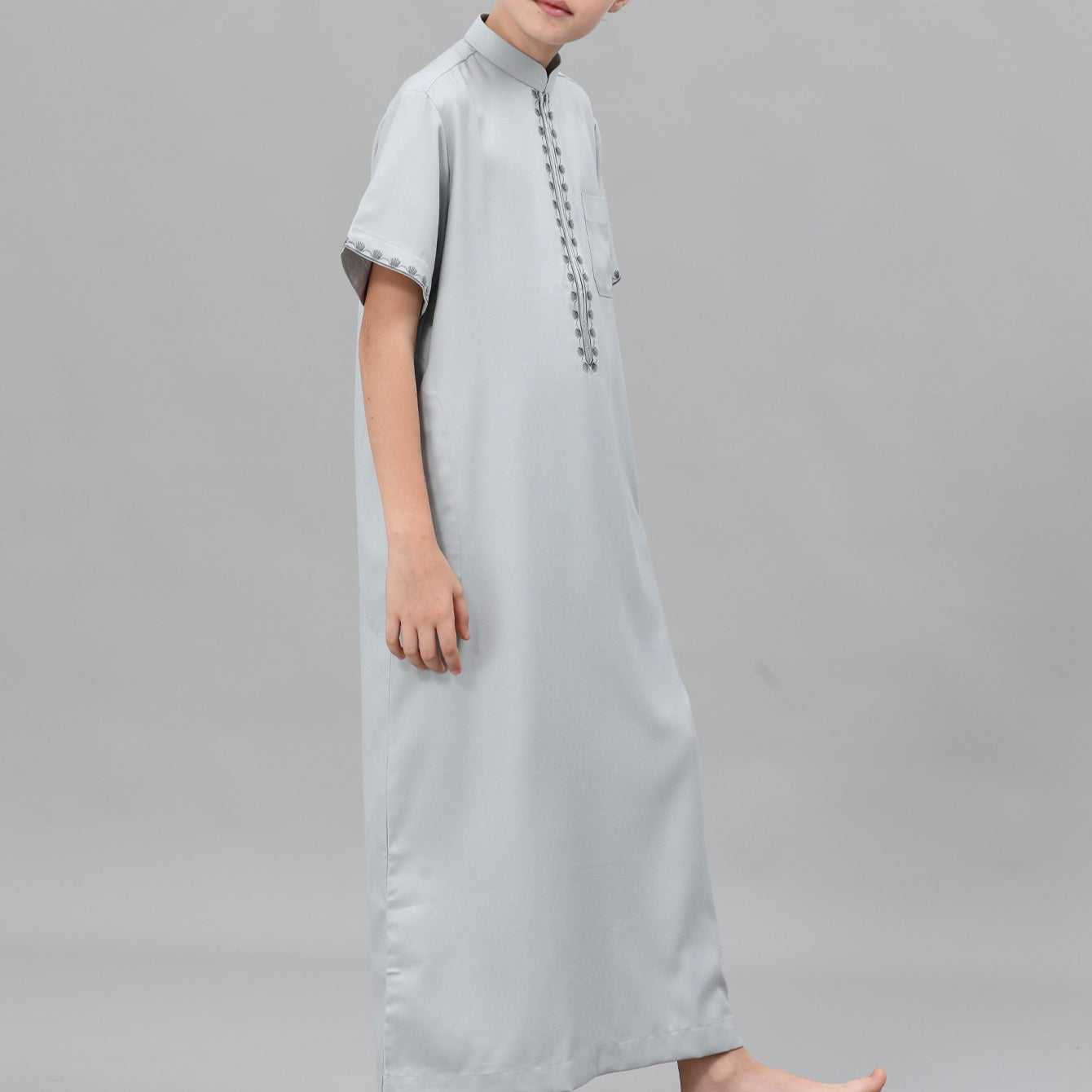 Boys Embroidered Thobe with Pockets(MKB013)