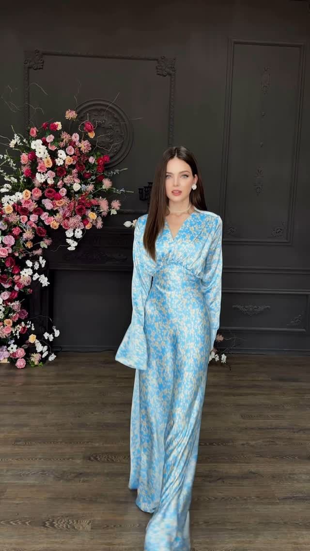 Elegant Floral Print V - Neck Bell Sleeve Long Dress Abaya. (MA211) - Mariam's Collection