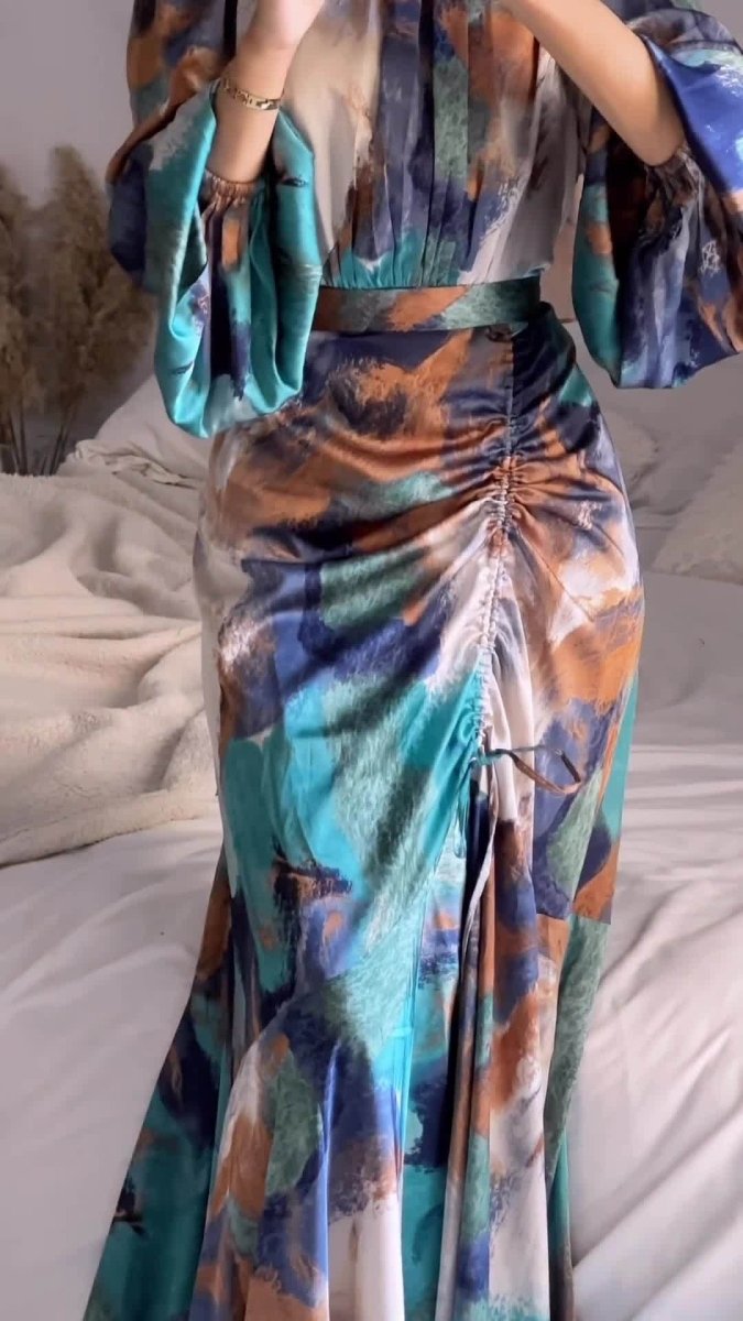 Exotic Print Pleated Bell Sleeve Abaya. (MA166) - Mariam's Collection