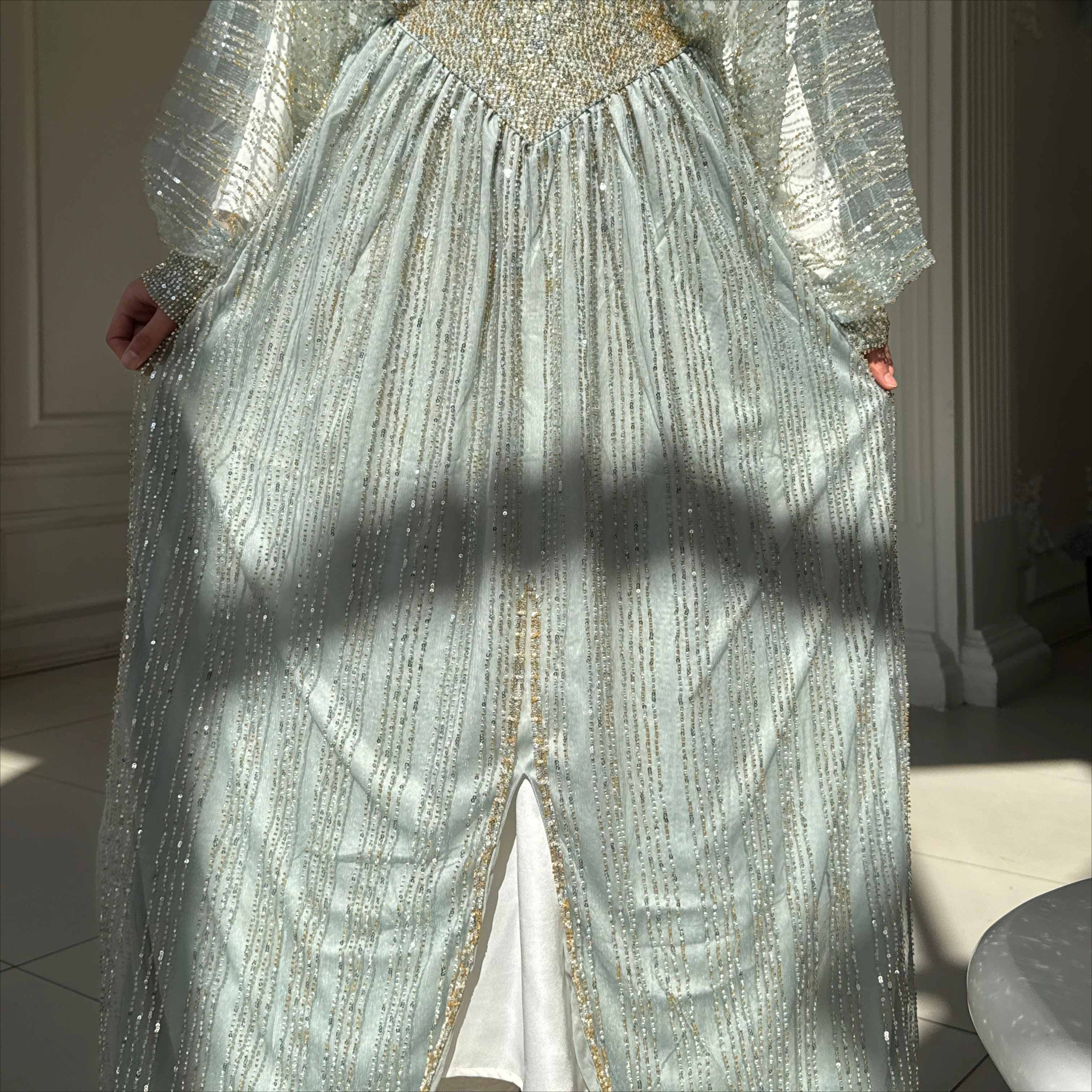 Crystal-Embellished Elegant Abaya with Defined Waist Silhouette(MA391)