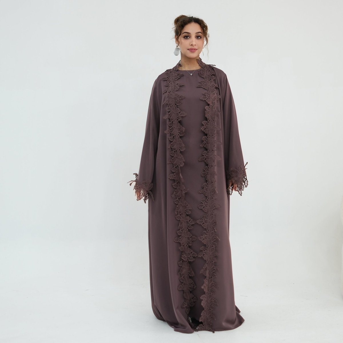 Hidden side pocket detail on open abaya set