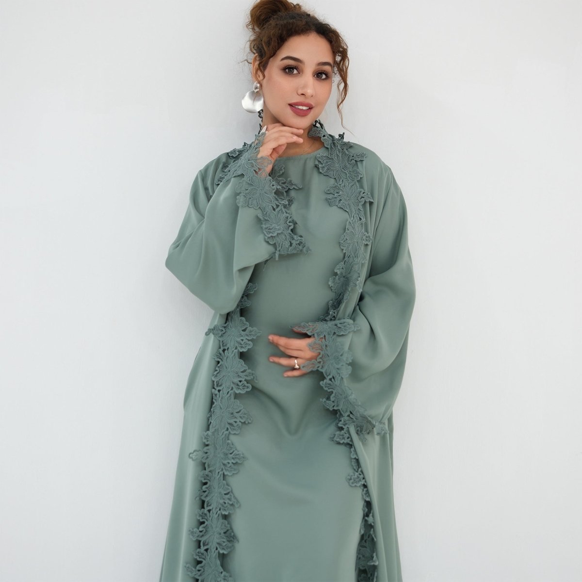 Hidden pocket positioned within abaya side seam