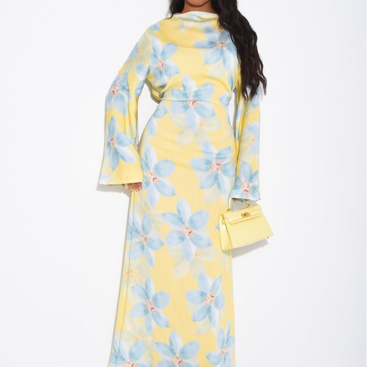 Full-length hem sweep of crinkle floral abaya