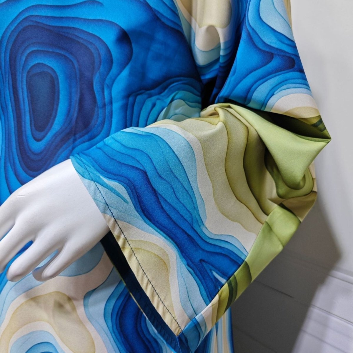 Fluid Topographic Print Open Abaya & Matching Hijab Set(MOA331) - Mariam's Collection