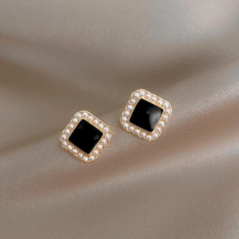 Geometric Frame Pearl Stud Earrings（MAC476） - Mariam's Collection