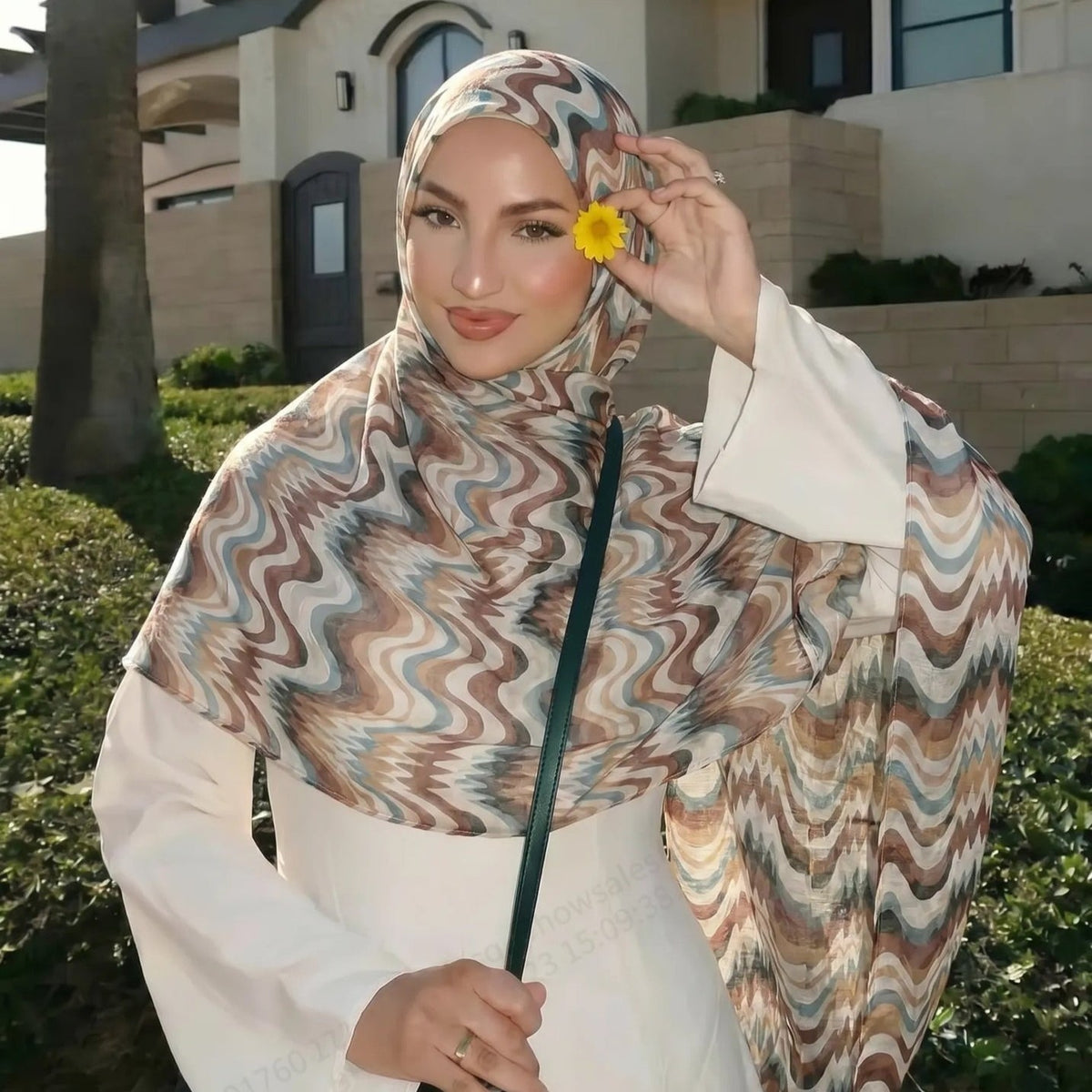 Gradient Wave Print Hijab(MH261) - Mariam's Collection