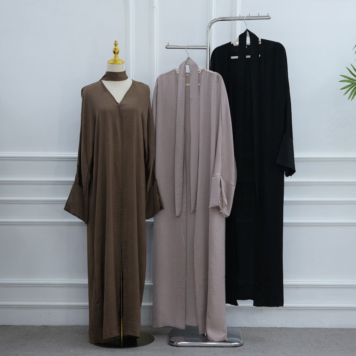 Front view of open abaya worn with self-tie belt cinched at waist