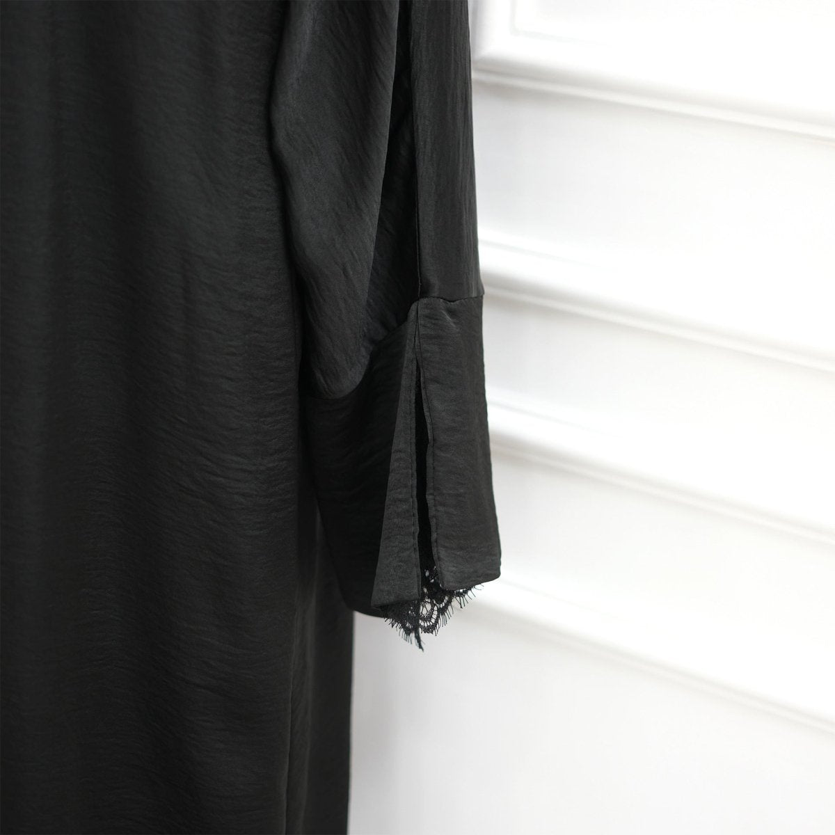 Soft pastel version of crinkle open abaya with belt