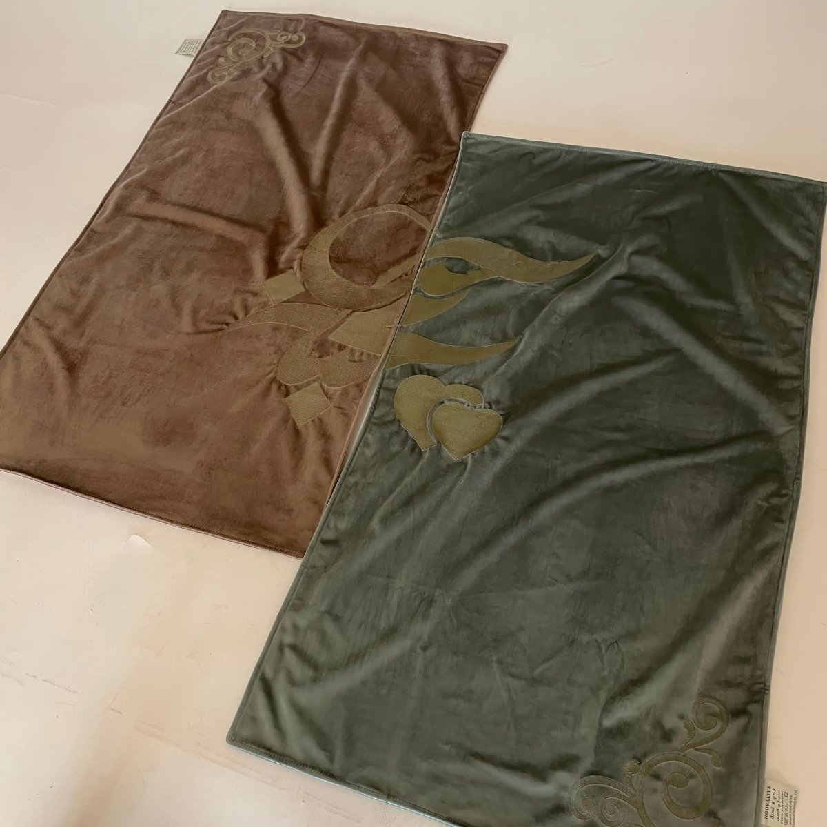 Meaningful Arabic Art German Velvet Couples Prayer Mat Set Interactive Pattern Prayer Mat (MR081) - Mariam's Collection