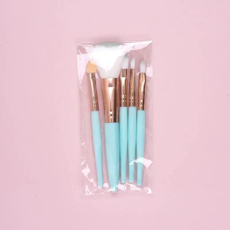 MMU022 mini eyeshadow brush - Mariam's Collection