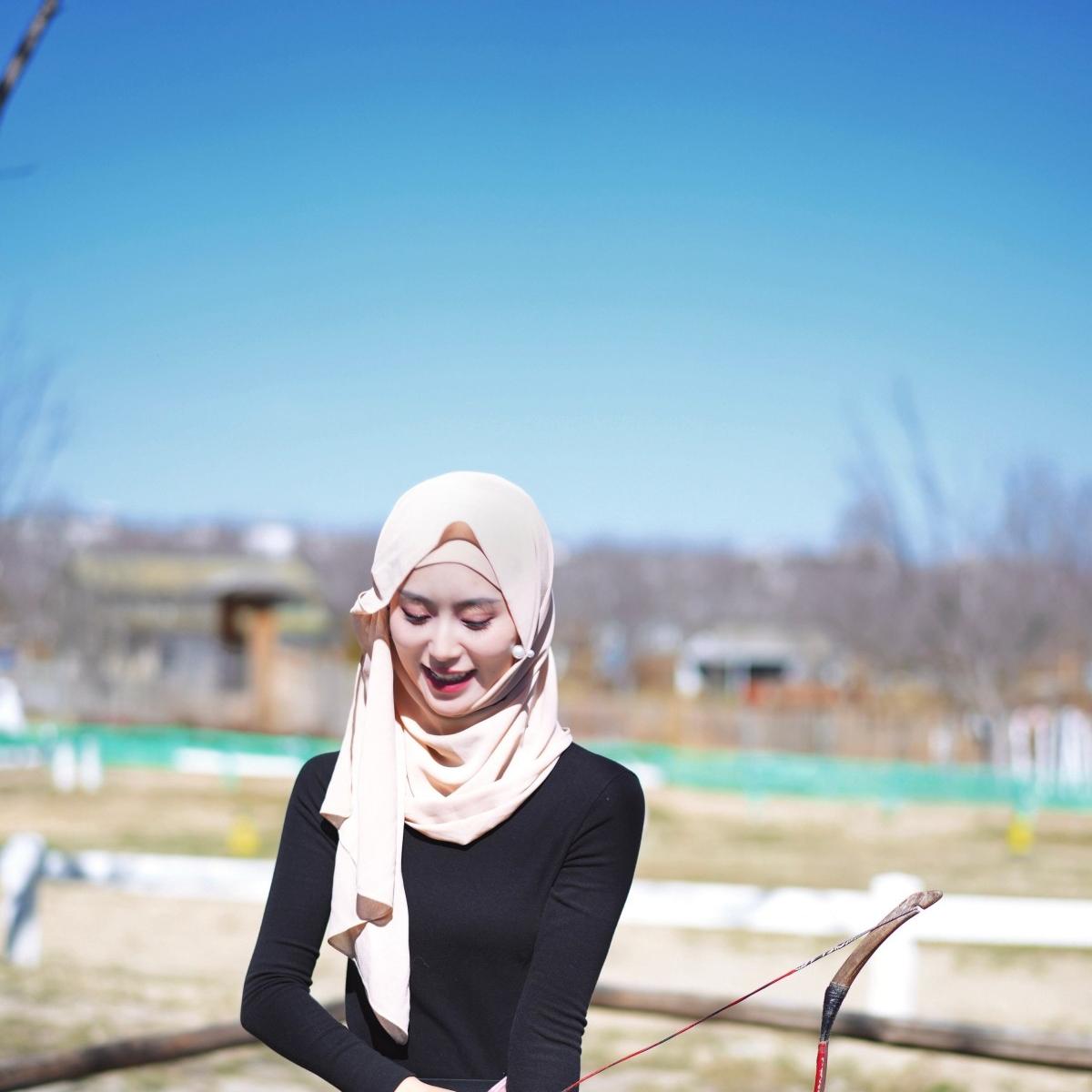 Muslim Elegant Chiffon Wrap Hijab Set with Matching Big Earrings & Pearl Earrings. (MH119) - Mariam's Collection