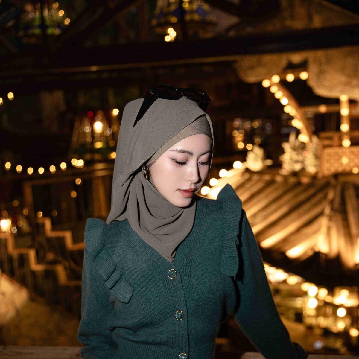 Muslim Elegant Chiffon Wrap Hijab Set with Matching Big Earrings & Pearl Earrings. (MH119) - Mariam's Collection
