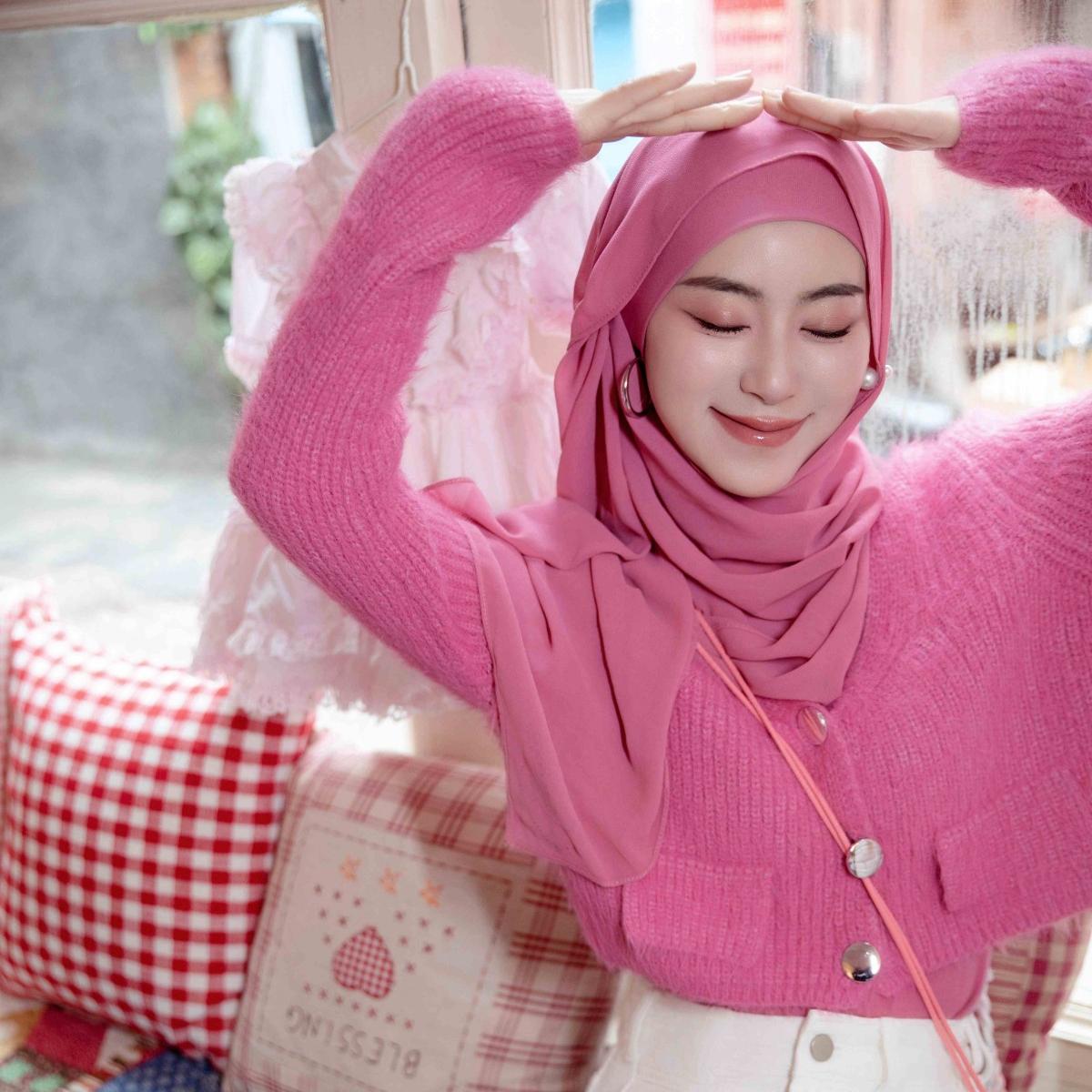 Muslim Elegant Chiffon Wrap Hijab Set with Matching Big Earrings & Pearl Earrings. (MH119) - Mariam's Collection