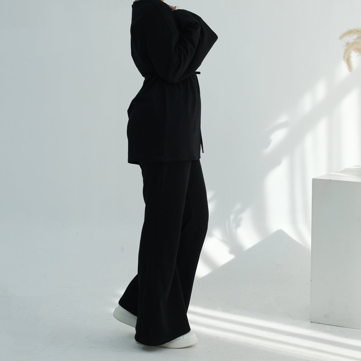 Elasticated waistband close-up on cotton wide-leg pants