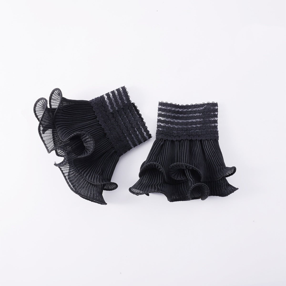 Detachable pearl cuff accessories in black with luxurious ruffle detail