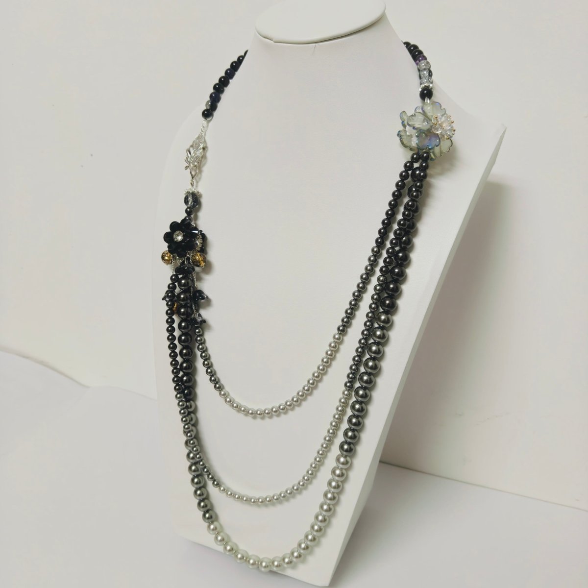 Pearlescent Artistry Handmade Pearl Beaded Necklace (MAC347) - Mariam's Collection