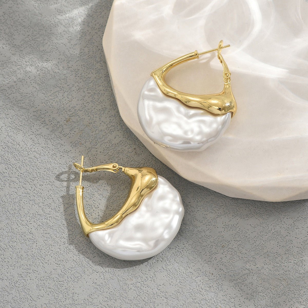 Sculpted Pearl Drop Hoop Earrings (MAC415) - Mariam's Collection