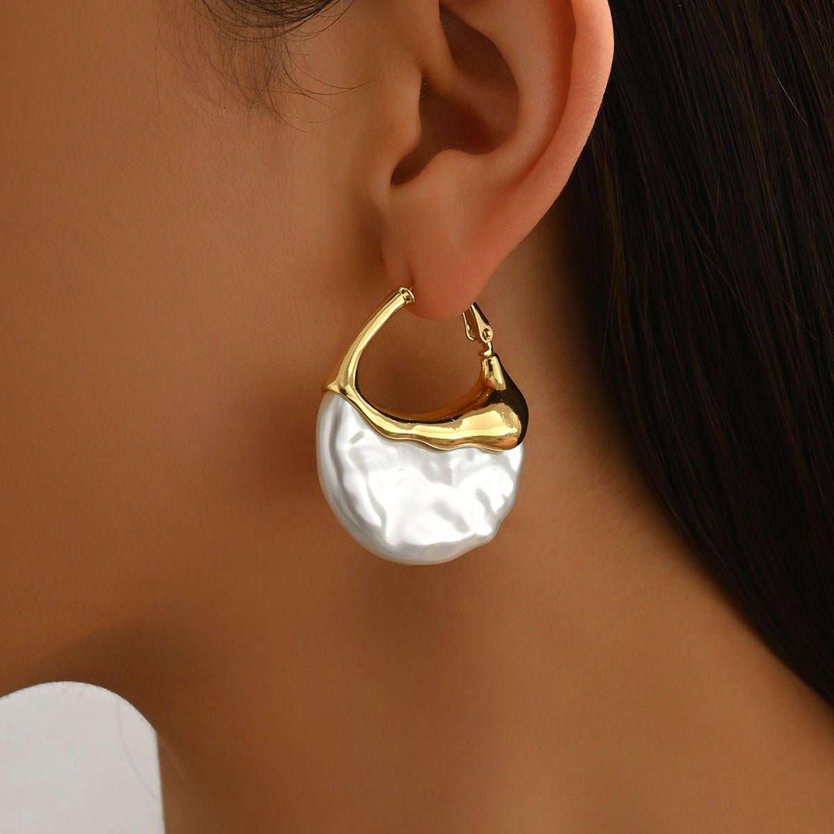 Sculpted Pearl Drop Hoop Earrings (MAC415) - Mariam's Collection