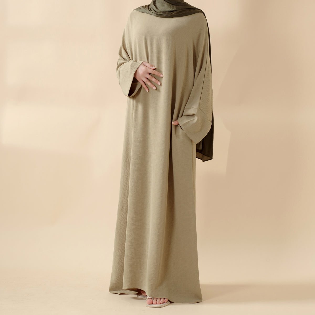 Simple Vintage Pleated Abaya (MA042) - Mariam's Collection