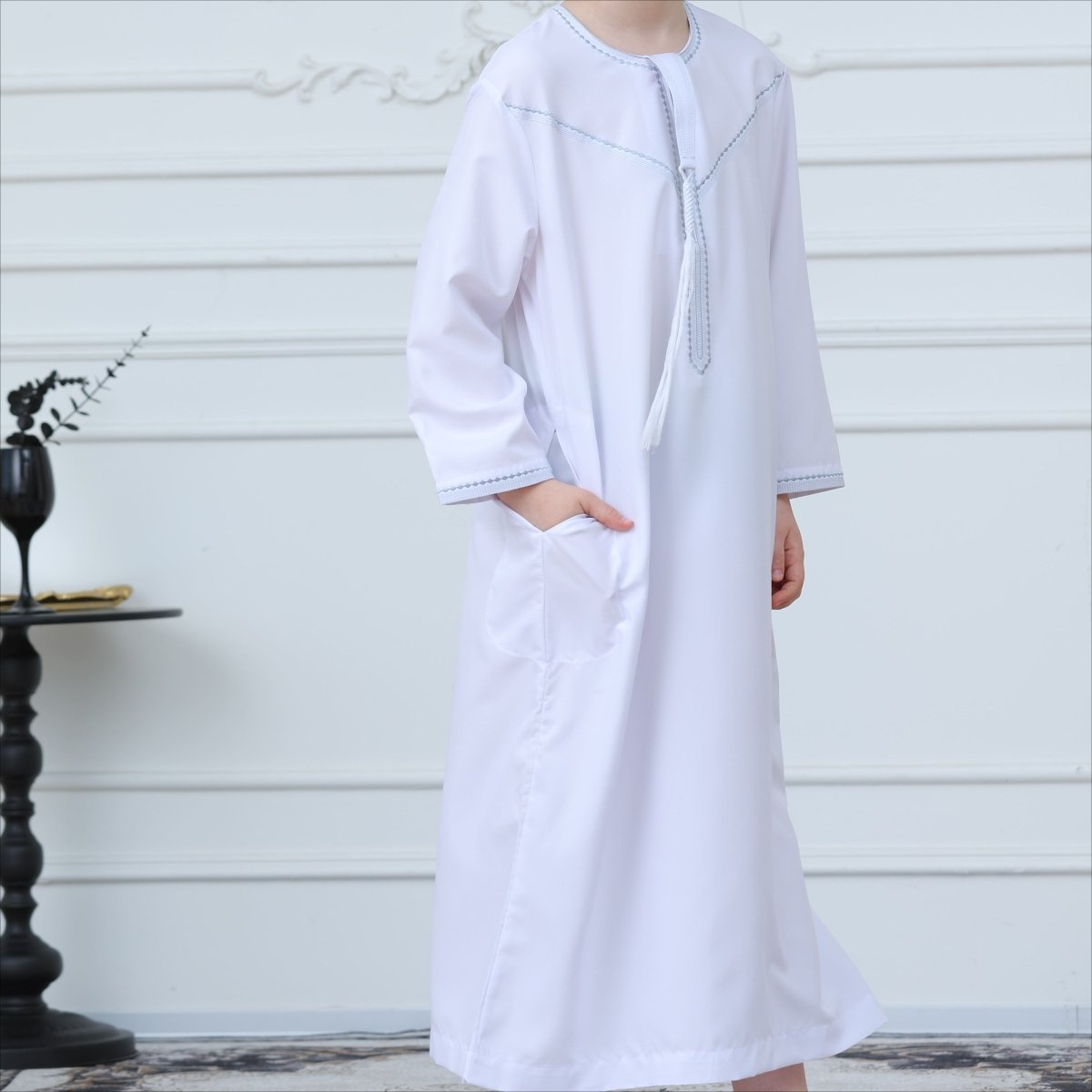 White Kaftan Thobe with Contrast Stitching(MKB025) - Mariam's Collection